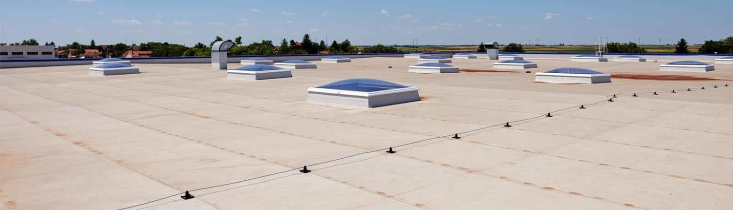 flat roof on industrial hall